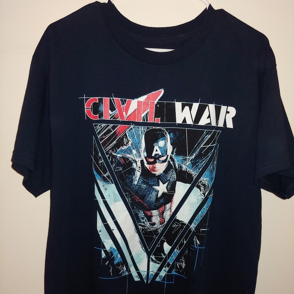 Marvel Captain America Civil War graphic T large